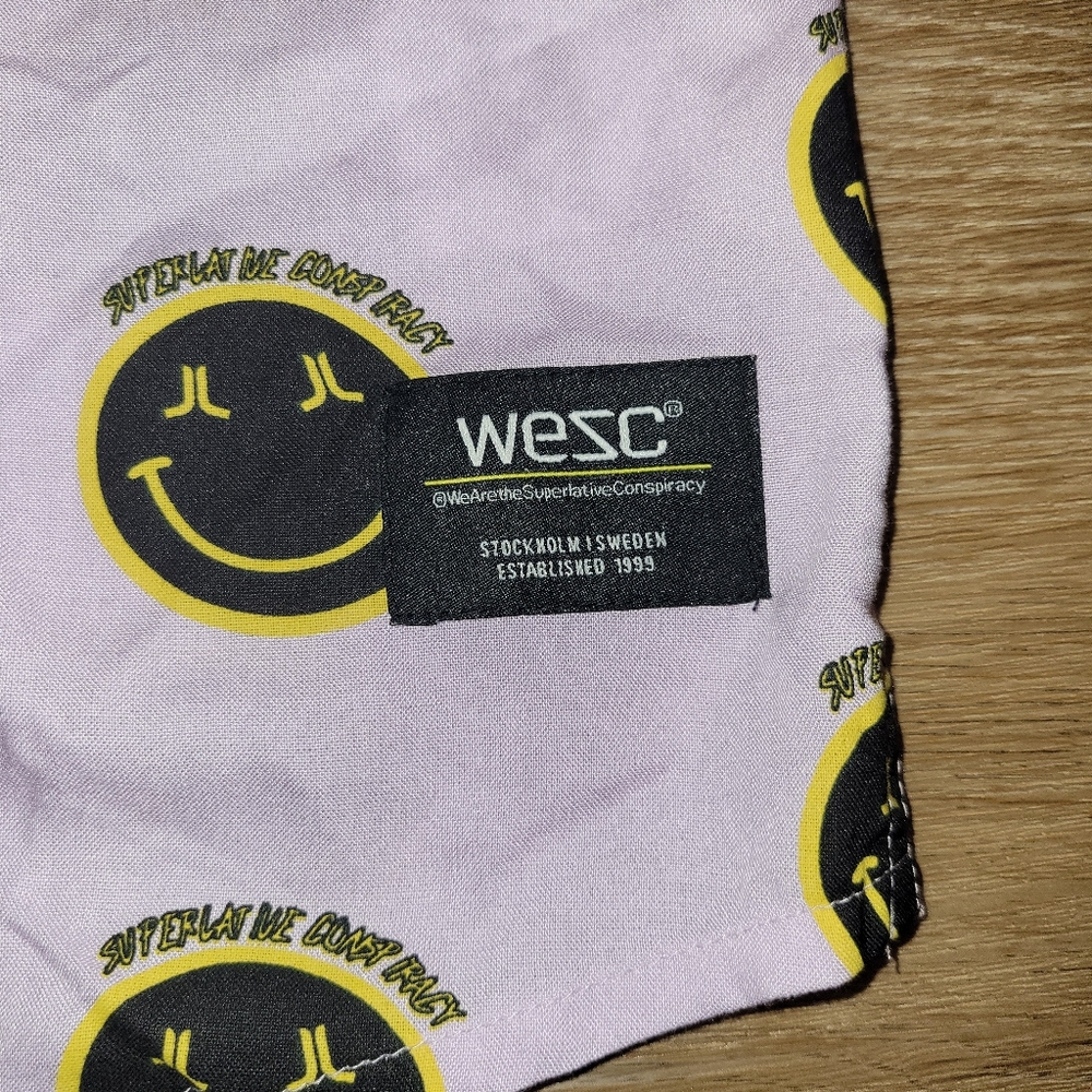 Wesc Nevin Happy AOP Shirt Size Small men's new without tag - Picture 2 of 4